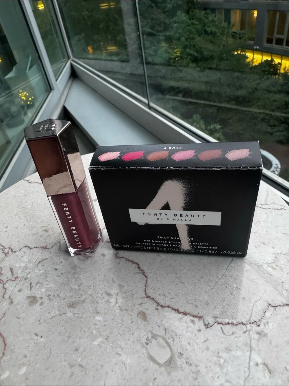 Fenty Beauty Snap Shadow Eyeshadow Palette - Rose & Glass Bomb - Riri